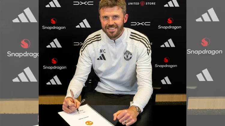 Manchester United Permanenkan Michael Carrick