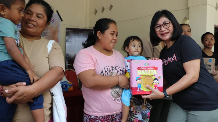 GOW Buleleng Salurkan Makanan Tambahan untuk Ibu Hamil dan Balita di Sambirenteng