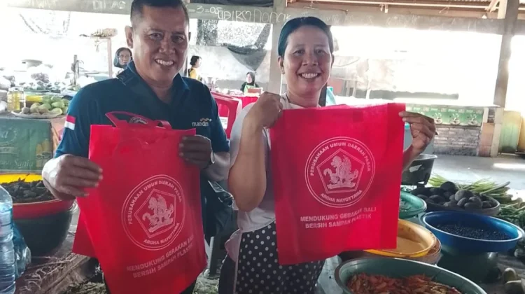 Perumda Pasar Buleleng Gencarkan Pengurangan Plastik Sekali Pakai