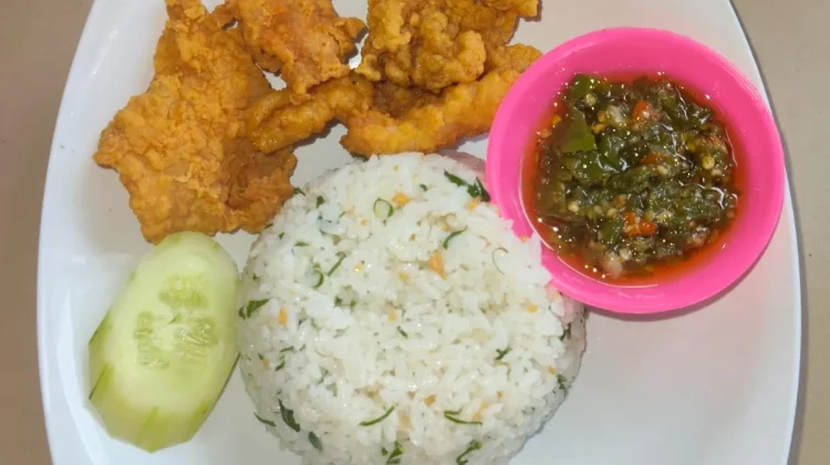Nasi Daun Jeruk, Aroma Sederhana yang Bikin Nafsu Makan Bertambah