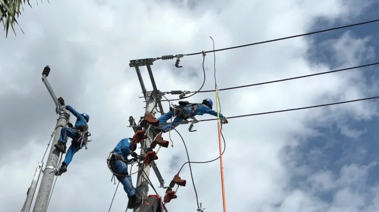 Dukung Pendidikan Digital, PLN Tambah Daya Listrik SMAN 3 Singaraja