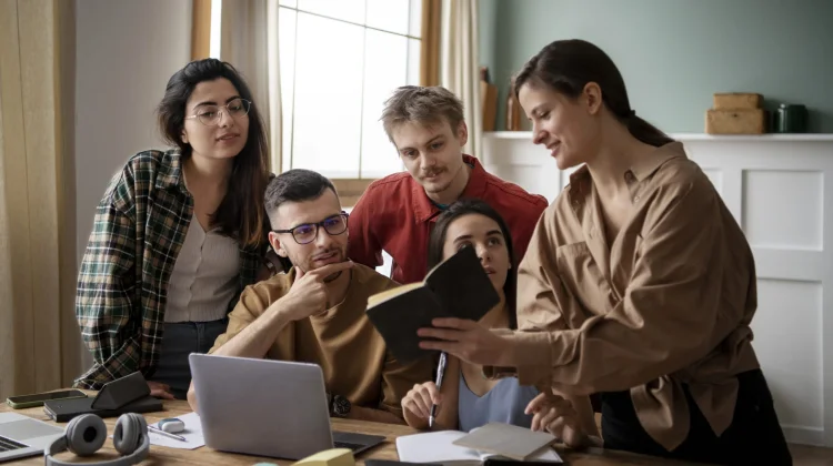 Millennials dan Gen Z Bangun Kolaborasi Kerja Lebih Harmonis