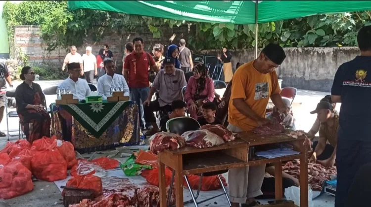 Iduladha Muhammadiyah, Anggota DPR RI Ketut Kariyasa Adnyana Sumbang Sapi Kurban.