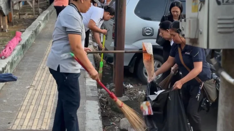 ASN Jembrana Bersama Bersihkan Peken Ijo Gading, Dorong Kenyamanan Pengunjung