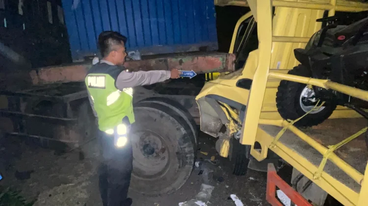 Tabrakan Antar Truk di Banyubiru, Sopir Dilarikan ke RSU