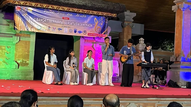 Sanggar Poleng Spenpraja Tampil Memukau dalam Parade Puisi dan Akustik
