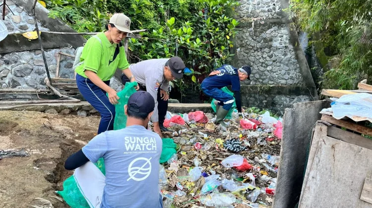 Sungai Watch Dorong Pengelolaan Sampah Berbasis Kolaborasi di Penarukan