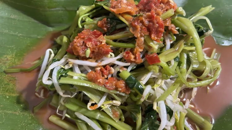 Kelezatan Autentik Plecing Kangkung, Kuliner Legendaris dari Bumi Lombok dan Bali