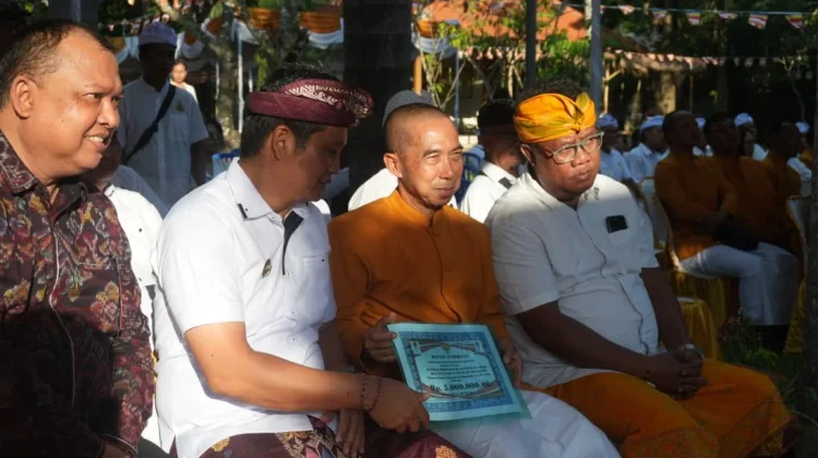Bupati Jembrana Resmikan Prasasti 50 Tahun Vihara Empu Astapaka