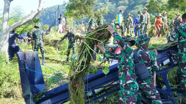 Normalisasi Danau Buyan Dimulai, TNI Targetkan Tuntas Dua Bulan