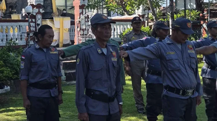 Satpol PP Buleleng Dorong Satlinmas Jadi Garda Terdepan Pelindung Desa