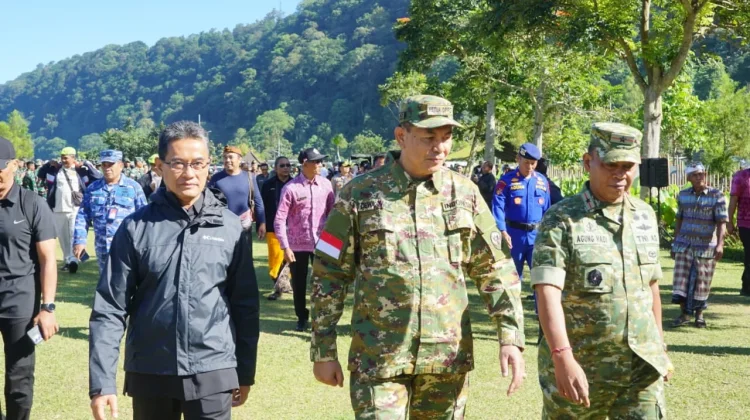 Wabup Buleleng Apresiasi TNI Bersihkan Danau Buyan