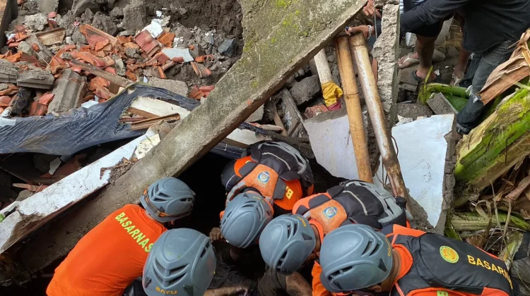 Banjir Baktiseraga Telan Korban, Jenazah Ditemukan di Runtuhan