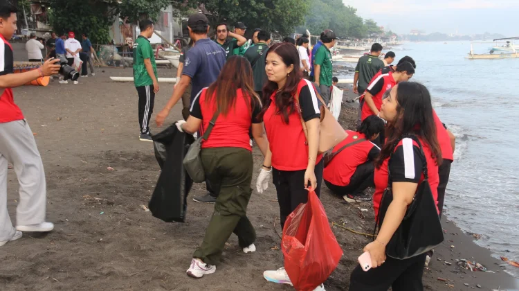 Pemkab Buleleng Libatkan Warga Bersihkan Empat Pantai Serentak