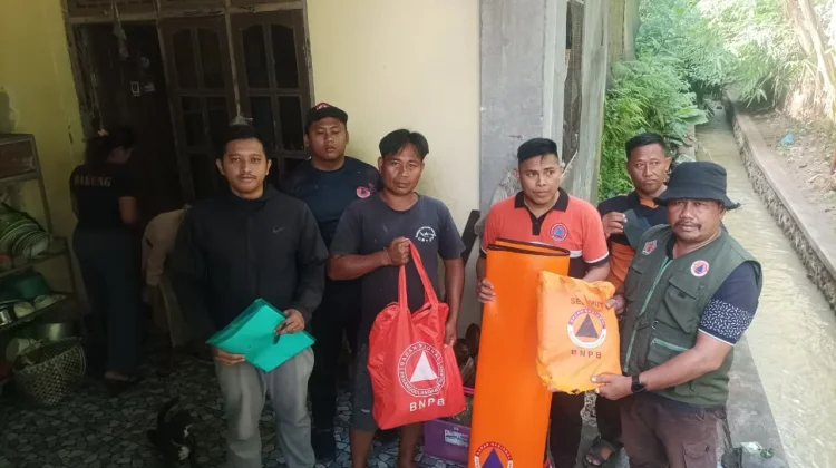Hujan Deras Rendam Rumah di Sari Mekar