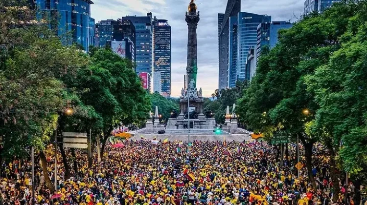 Suporter Kolombia Hidupkan Suasana Piala Dunia di Meksiko