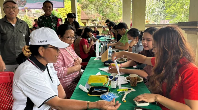 Hari Bakti Dokter Indonesia ke-118, IDI Buleleng Layani Warga Desa Gobleg