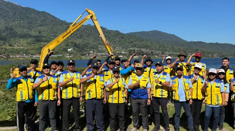 Eceng Gondok Ancam Danau Buyan, Pembersihan Kolaboratif Terus Digencarkan