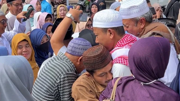 Jemaah Haji Jembrana Tiba di Tanah Air, Disambut Haru Keluarga dan Pemerintah
