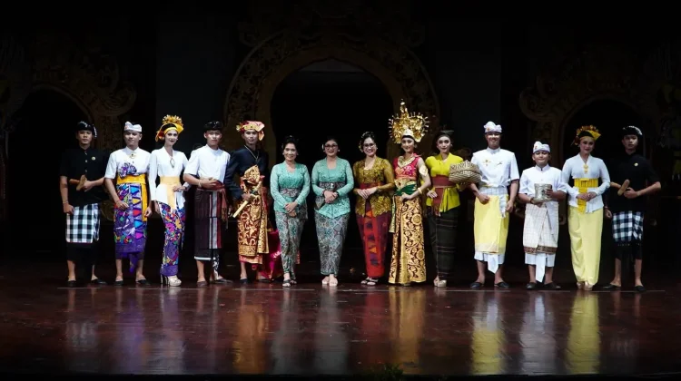 Parade Busana, Buleleng Angkat Tradisi Desa Tua di PKB 2026