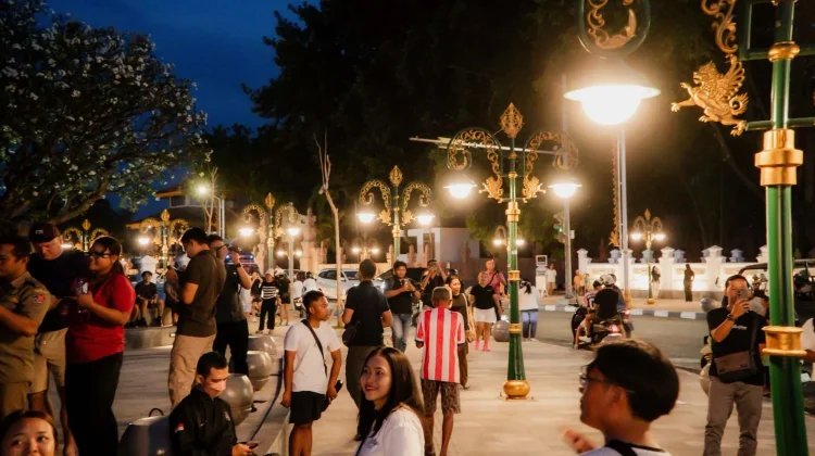 Pembangunan Capai 90 Persen, 75 Lampu Trotoar Kini Terangi Titik Nol Kota Singaraja