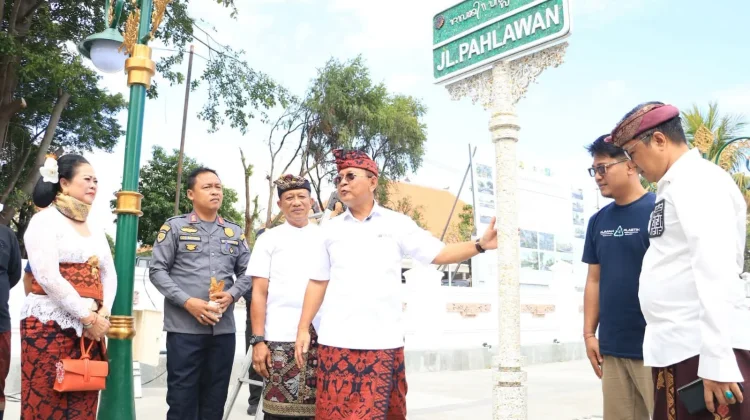 Sampah Plastik Jadi Plang Jalan, Wajah Baru Kota Singaraja