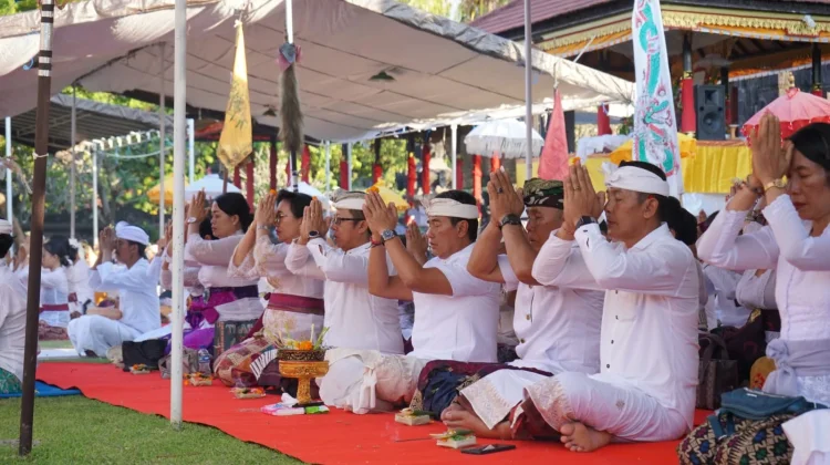 Piodalan Pura Jagatnatha Jadi Momentum Memperkuat Spiritualitas dan Persatuan