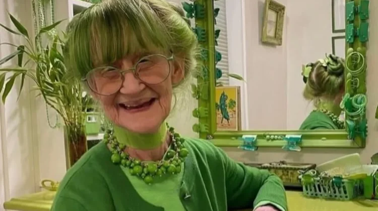 Konsisten Kenakan Busana Serba Hijau, "Green Lady of Brooklyn" Jadi Ikon Inspiratif