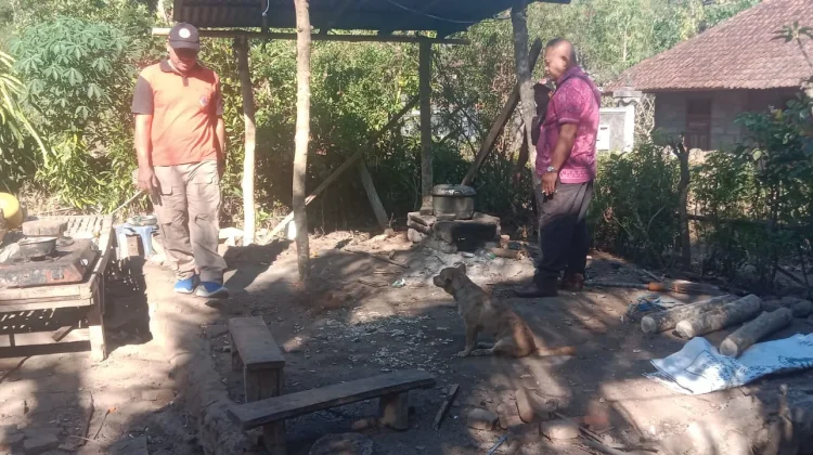 Angin Kencang Robohkan Dapur Warga Tukadsumaga