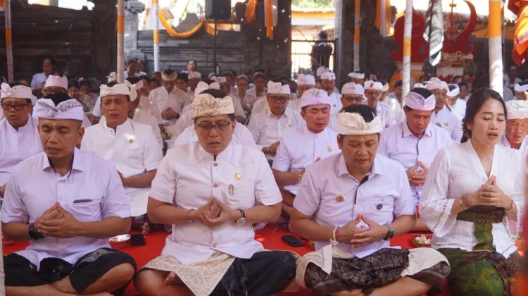 Wagub Bali Hadiri Karya Agung di Desa Adat Pangyangan