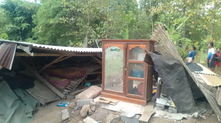 Diterjang Angin, Rumah Warga Rata Tanah
