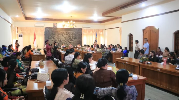 DWP Buleleng Bekali Perempuan Tangkal Penipuan Keuangan Digital OJK