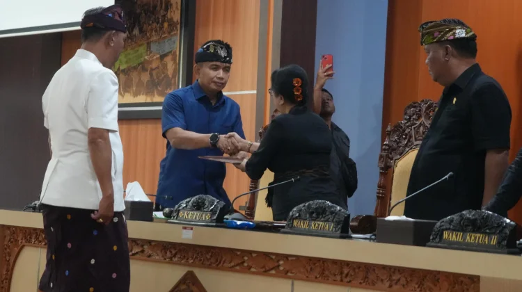 Wabup Ipat Sampaikan Sikap Pemkab atas Ranperda Inisiatif DPRD