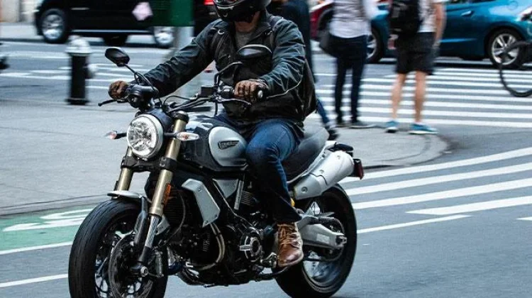 Jangan Biasakan Jari Menggantung di Tuas Rem Motor Berkendara