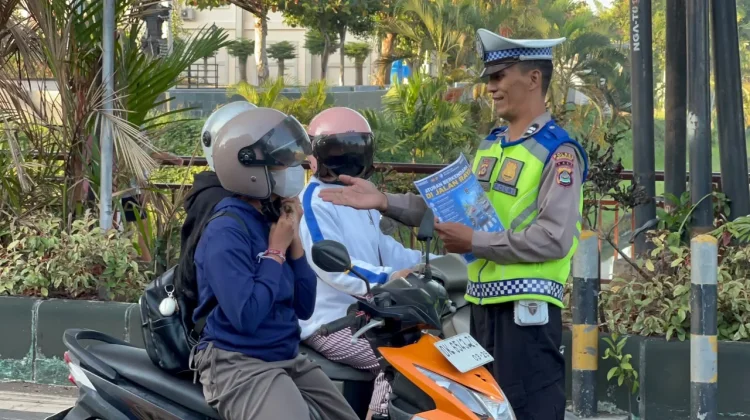Satlantas Jembrana Edukasi Pengendara lewat Program Polantas Menyapa