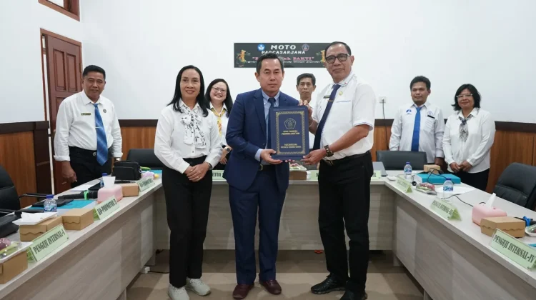 Mahasiswa Singapura Raih Gelar Doktor Pertama di Undiksha