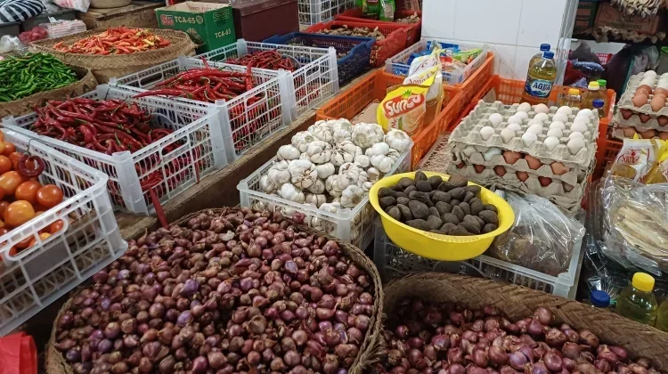 Harga Bapok Buleleng Stabil, Bawang Putih dan Ayam Alami Kenaikan Harga