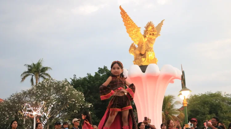 Promosikan Budaya Bali, Endek Street Fashion Hidupkan Titik Nol Singaraja