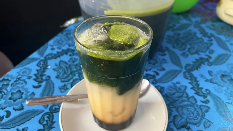 Meneguk Segarnya Es Daluman, Minuman Tradisional Bali Kaya Manfaat