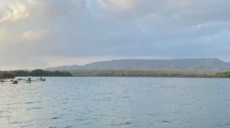 Pantai Karangsewu: Mutiara Matahari Terbit dari Bali Barat