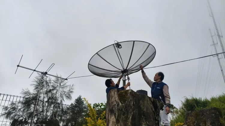 Dari Satelit hingga Internet, Mengapa Parabola Masih Bertahan di Era Fiber Optik?