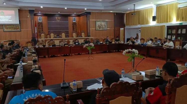 DPRD Jembrana Siap Bawa Aspirasi Sopir Logistik ke Pusat