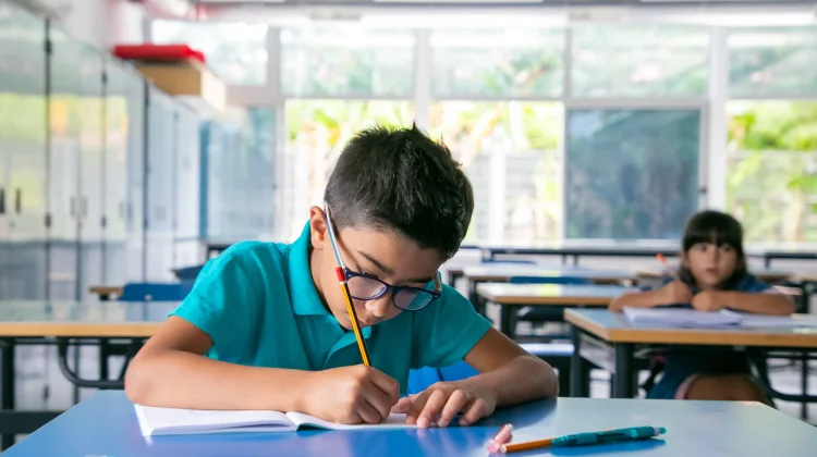 Sekolah Diminta Tak Hanya Mendidik Siswa