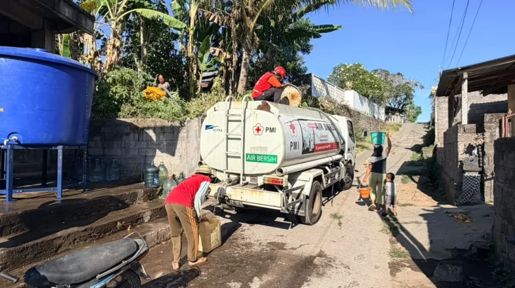 PMI Buleleng Siaga Salurkan Air Bersih Hadapi Ancaman Kemarau Panjang