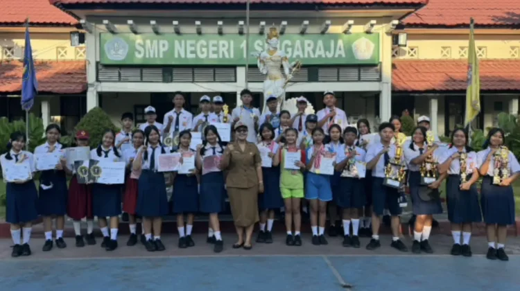 Spensaraja Awali Pekan Dengan Semangat Nasionalisme dan Apresiasi Prestasi