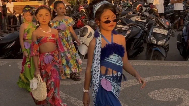 Lomba Fashion Show Busana Pantai Meriahkan Lovina Festival Hari Ketiga
