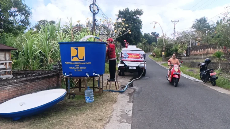PMI Jembrana Salurkan Air Bersih untuk Warga Terdampak Kemarau
