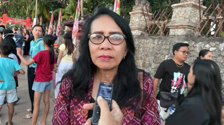 DLH Buleleng Libatkan Komunitas dan Mahasiswa Bersihkan Kawasan Lovina