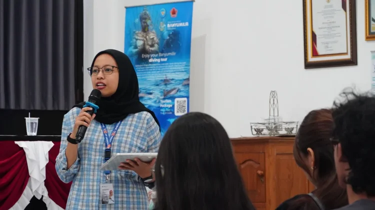 Desa Kalibukbuk Susun Etika Wisata Lumba-Lumba Lewat Program Edukasi Desa