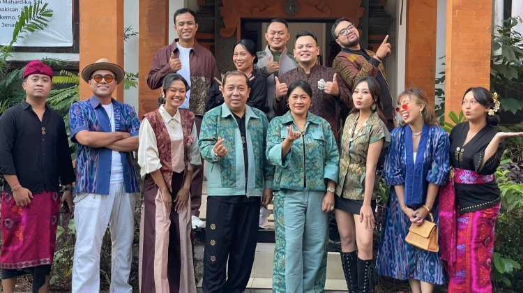 Dukung Produk Lokal, KPID Bali Tampil di Dekranasda Bali Fashion Day